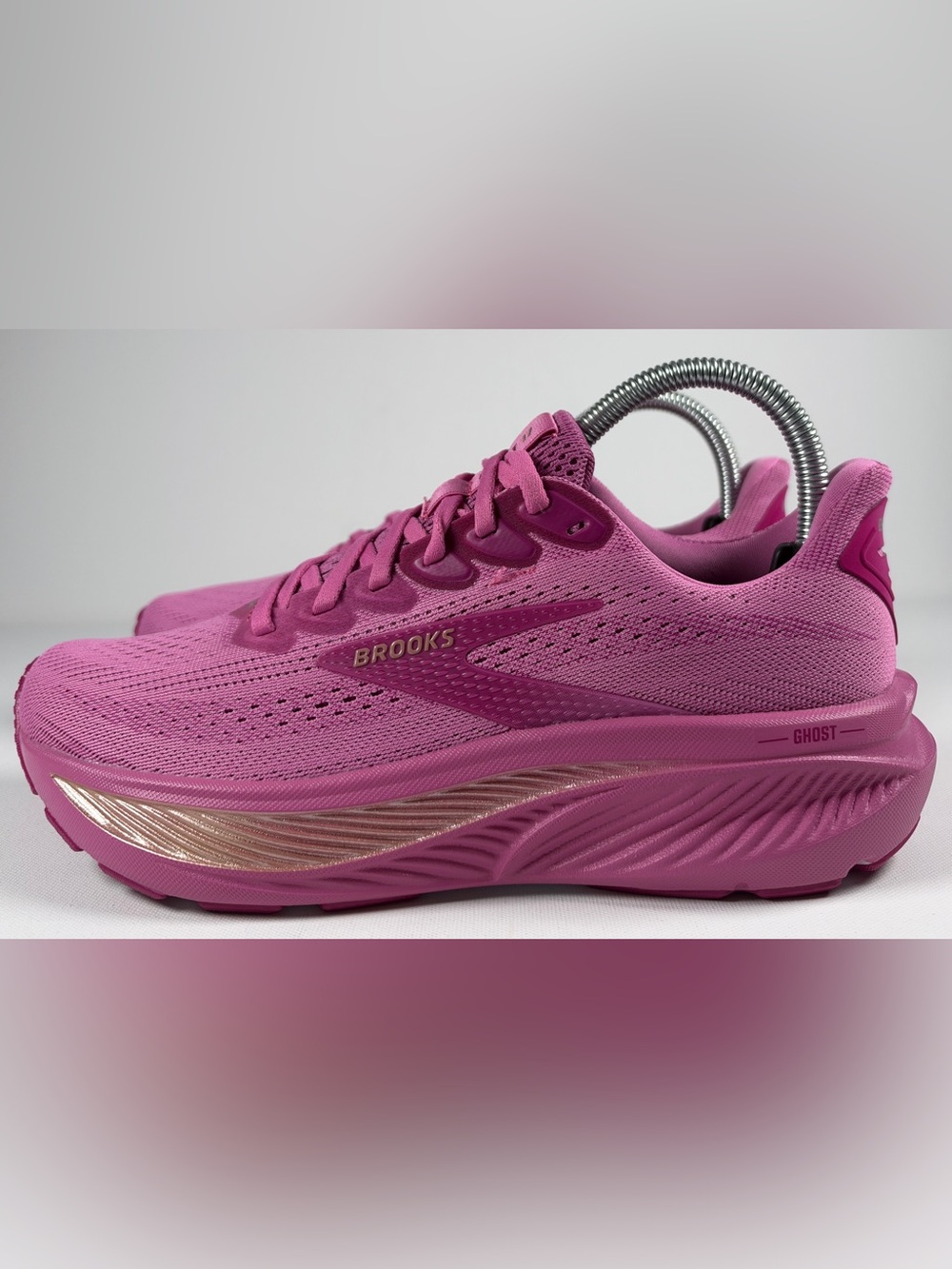 Brooks Ghost 17 Shoes Womens Size 8 Pink Fuchsia Sneakers Running Athletic Gold - Picture 2 of 8